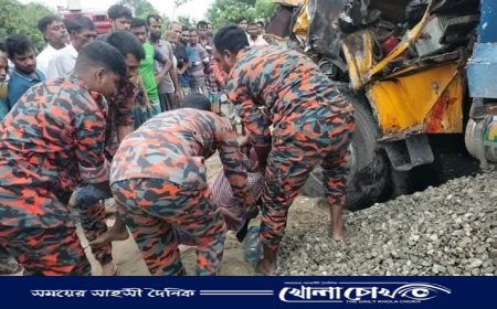 নওগাঁয় ট্রাকের মুখোমুখি সংঘর্ষে হেলপার নিহত, আহত চালক