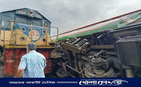লালমনিরহাটে দুই ট্রেনের মুখোমুখি সংঘর্ষ