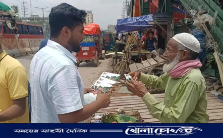 সাভারে জুলাই ঘোষণাপত্র বাস্তবায়নের দাবিতে আপ বাংলাদেশের লিফলেট বিতরণ
