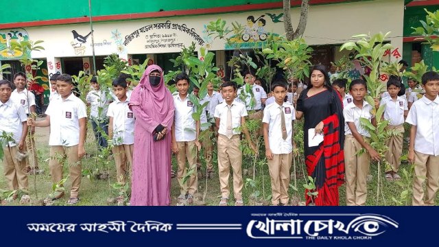 পিরোজপুরের নাজিরপুরে কৃষক ও শিক্ষার্থীদের মাঝে বিনামূল্যে চারা বিতরণ সম্পন্ন