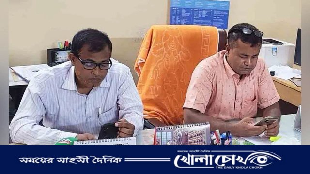 নওগাঁয় বদলগাছী মহিলা কলেজে অধ্যক্ষের চেয়ার দখল নিয়ে নাটকীয় উত্তেজনা