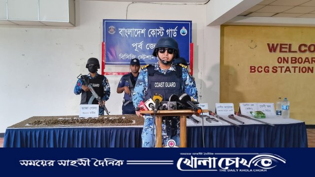 টেকনাফে গহীন পাহাড়ে ডাকাতের সঙ্গে গোলাগুলিতে বিপুল অস্ত্র ও অপহৃত যুবক উদ্ধার