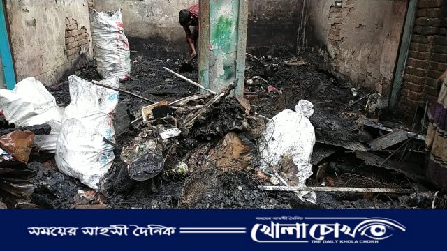 নাজিরপুরে ভোররাতে ভয়াবহ অগ্নিকাণ্ডে তিনটি দোকান পুড়ে ছাই