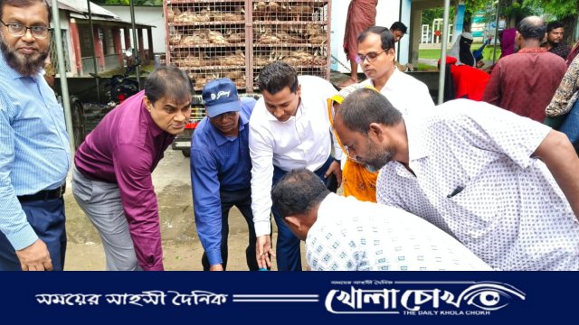 আলফাডাঙ্গায় চরাঞ্চলের অসহায় ১০০ পরিবারে খাকি ক্যাম্পবেল হাঁস বিতরণ