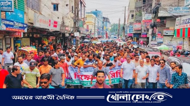 কেন্দ্রীয় কর্মসূচির অংশ হিসেবে ফরিদপুরে জেলা ছাত্রদলের বিক্ষোভ মিছিল অনুষ্ঠিত