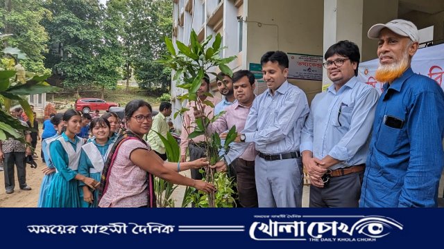 প্রাকৃতিক পরিবেশ সুরক্ষায় থানচিতে ফলজ ও বনজ চারা বিতরণ