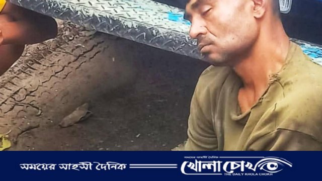 আগৈলঝাড়ায় পুলিশ পরিচয়ে ছিনতাইকারী যুবলীগ সদস্য গণধোলাইয়ে