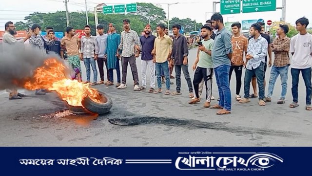 ফরিদপুরের ভাঙ্গায় টায়ারে আগুন জ্বালিয়ে সড়ক অবরোধ