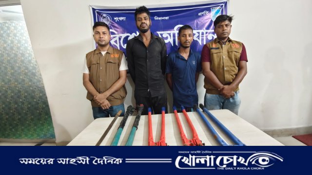 ধামরাইয়ে গভীর রাতে ডাকাতির প্রস্তুতি — ট্রাকসহ দুই কুখ্যাত ডাকাত ধরা