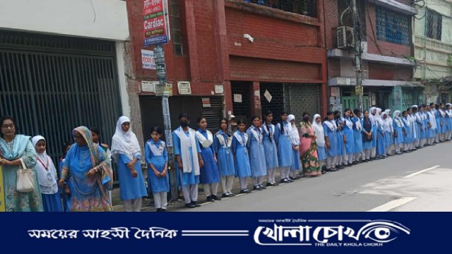কিশোর গ্যাং রুখতে রাজপথে নামল মোহাম্মদপুরের ৭০ শিক্ষা প্রতিষ্ঠান