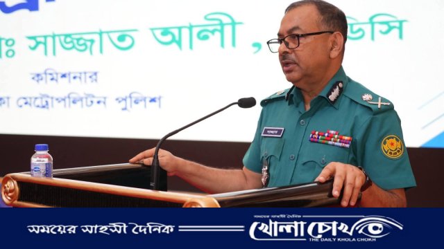 ডিএমপিতে কর্মরত এসআইদের প্রতি পেশাদারিত্ব ও স্বচ্ছতার আহ্বান ডিএমপি কমিশনারের