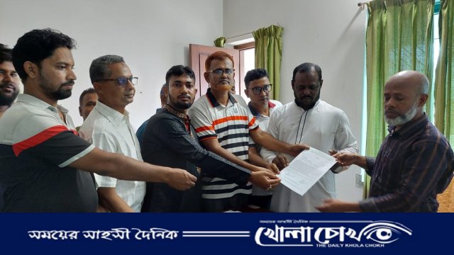 ফরিদপুরে পল্লী বিদ্যুৎ ঠিকাদারদের মানববন্ধন ও স্মারকলিপি