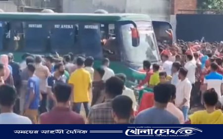 বকেয়া বেতনের দাবিতে আশুলিয়ায় শ্রমিকদের মহাসড়ক অবরোধ