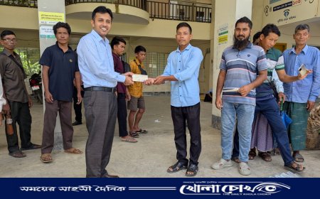 ভারী ও টানা বৃষ্টিতে ক্ষতিগ্রস্ত ২৮০ পরিবার পেল ঢেউটিন ও নগদ টাকা