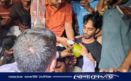 অনশনকারীদের ডাব খাইয়ে ৫৯ ঘণ্টা পর অনশন ভাঙালেন বেরোবি উপাচার্য