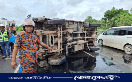 ঢাকা-মাওয়া এক্সপ্রেসওয়েতে বাসের ধাক্কায় কাভার্ডভ্যান উল্টে চালক আহত