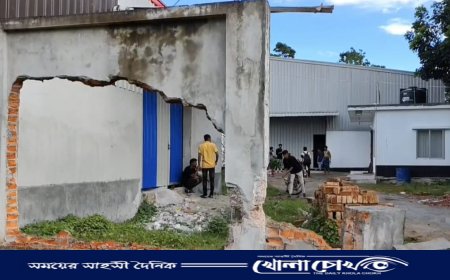 সাভারের আশুলিয়ায় প্রিন্টিং কারখানা দখল নিতে হামলা ও ভাংচুর