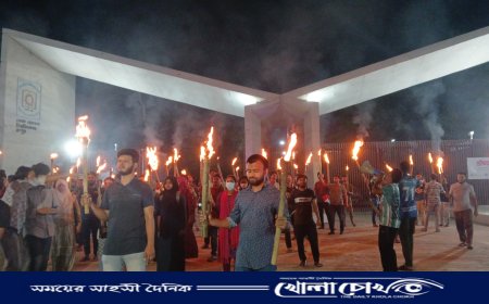 প্রকৌশল শিক্ষার্থীদের ওপর পুলিশি হামলার প্রতিবাদে বেরোবিতে মশাল মিছিল