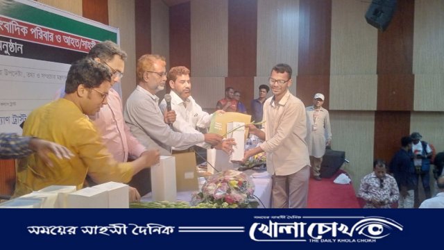বেরোবিসাসের পাঁচ সদস্য পেলেন সাহসী সাংবাদিক সম্মাননা