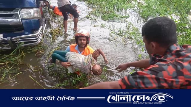 নোয়াখালীতে খালে মাইক্রোবাস পড়ে একই পরিবারের সবার মৃত্যু