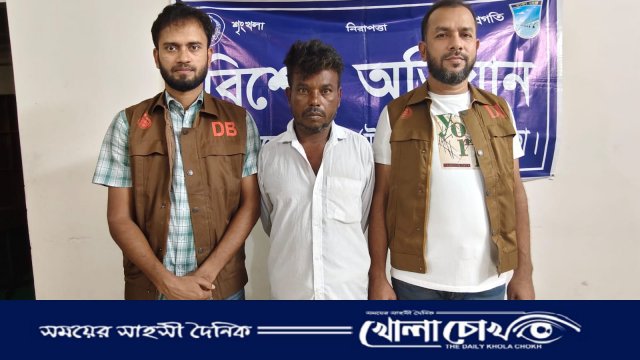 সাভারে ৫০ পিস ইয়াবাসহ মাদক ব্যবসায়ী গ্রেফতার