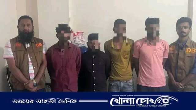 দক্ষিণ কেরাণীগঞ্জে ডাকাতির প্রস্তুতিকালে দেশীয় অস্ত্রসহ চার ডাকাত গ্রেফতার