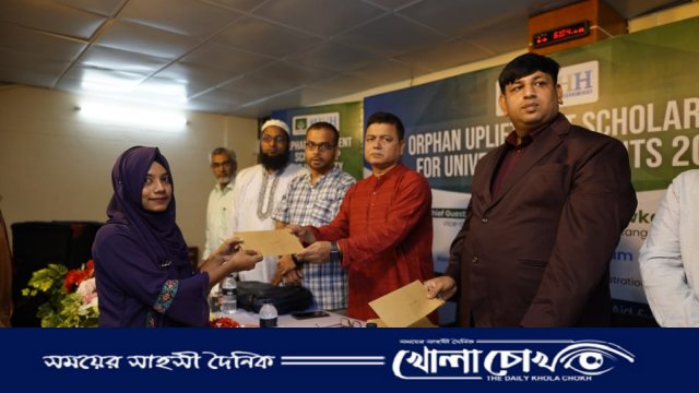 বেরোবিতে ১২০ শিক্ষার্থীর মাঝে ১২ লাখ টাকার এককালীন বৃত্তি দিলেন ইউনিভার্সাল হেল্প হাব