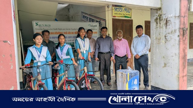 থানচিতে কিশোরীদের হাতে বাইসাইকেল: নারীর স্বাধীনতা ও শিক্ষার পথে নতুন দিগন্ত