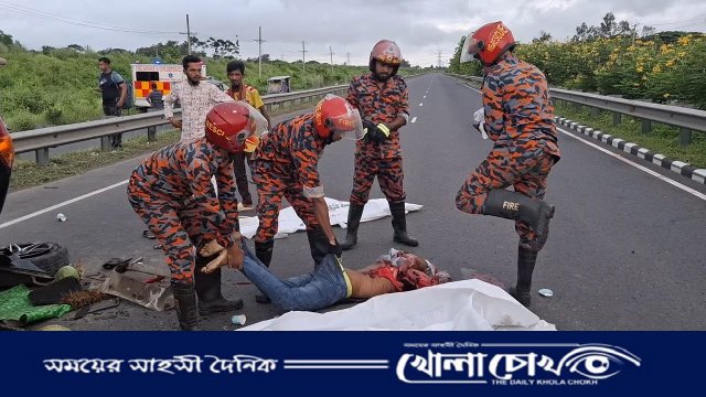 মাওয়া এক্সপ্রেসওয়েতে প্রাইভেটকার উল্টে ৩ আরোহী নিহত