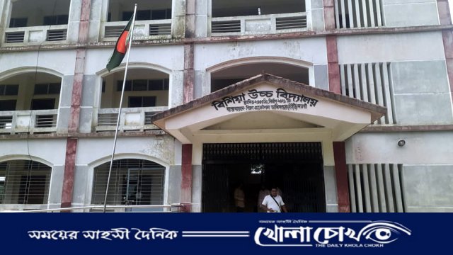 রাণীনগরে শিক্ষার্থীর শ্লীলতাহানির মূল্য ৫০হাজার টাকা
