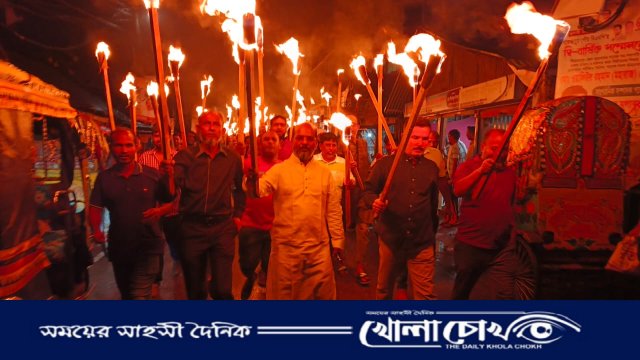 পিরোজপুরে কেন্দ্রীয় কৃষকদল নেতা বাবুলের মুক্তির দাবিতে মশাল মিছিল অনুষ্ঠিত