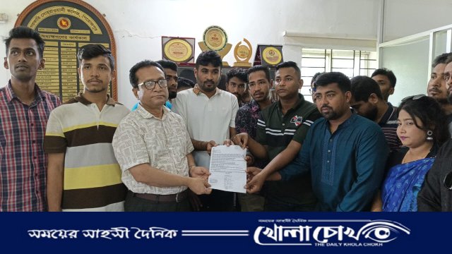 উন্নয়ন তহবিলের টাকায় উন্নয়ন কোথায়? ১০ দফা দাবিতে উত্তাল পিরোজপুর সোহরাওয়ার্দী কলেজ