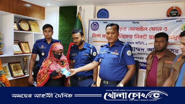 পিরোজপুর জেলা পুলিশের সহায়তায় হারানো ২০ মোবাইল ও ৫ ফেসবুক অ্যাকাউন্ট উদ্ধার