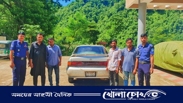 কাপ্তাইয়ে ১২০ লিটার চোলাই মদ ও প্রাইভেট কারসহ ৪ ব্যবসায়ী আটক