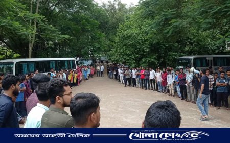 কুবি শিক্ষার্থী সুমাইয়া ও তার মায়ের হত্যার বিচার দাবিতে মানববন্ধন