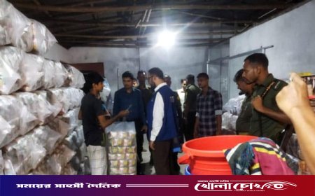 পুঠিয়ায় অনুমোদনহীন চিপস ও পানির কারখানাকে জরিমানা