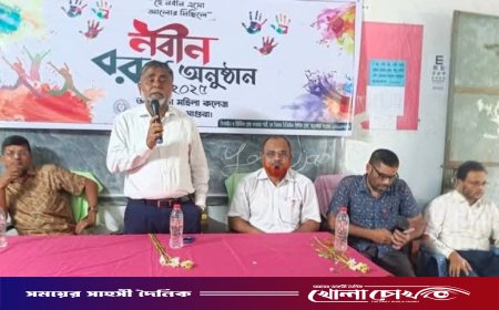 উৎসবমুখর পরিবেশে শালিখার আড়পাড়া মহিলা কলেজে নবীন বরণ অনুষ্ঠিত