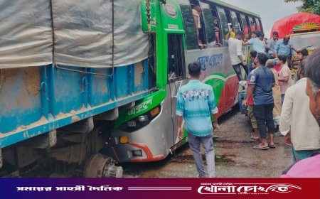 নোয়াখালীর সোনাইমুড়ীতে ট্রাককে বাসের ধাক্কা, চালক নিহত, আহত অন্তত ১২