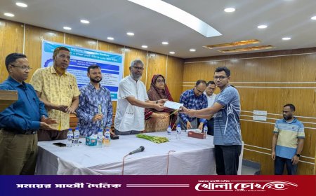 কুবির বিজ্ঞান অনুষদে ৩৪ শিক্ষার্থীকে মেধাবৃত্তি প্রদান