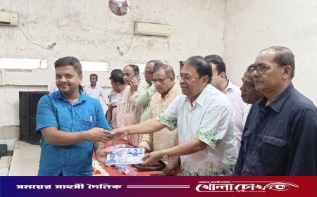 ফরিদপুরের মধুখালীতে তারেক রহমানের পক্ষে দুর্গাপূজার উপহার বিতরণ