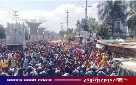 বন্ধ কারখানা খুলে দেওয়া ও বকেয়া বেতনের দাবিতে বাইপাইল-আবদুল্লাহপুর মহাসড়ক অবরোধ