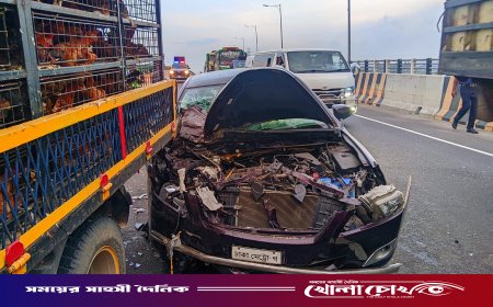 ঢাকা-মাওয়া এক্সপ্রেসওয়েতে বিকল পিকআপকে প্রাইভেটকারের ধাক্কা