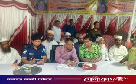 আলফাডাঙ্গায় দুর্গোৎসব: প্রতিমা প্রদর্শনী ঘুরে দেখলেন ফরিদপুরের পুলিশ সুপার