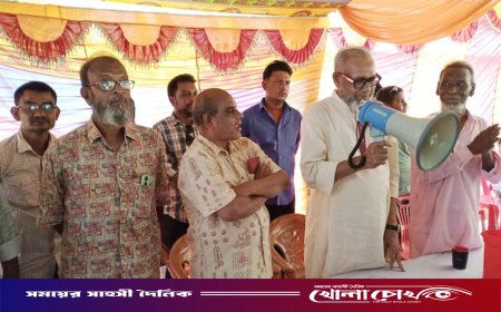 বিএনপি'র কেন্দ্রীয় কমিটির সদস্য আনোয়ার হোসেন বুলুর পূজা মণ্ডপ পরিদর্শন