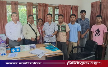 রুমায় প্রবারণা উৎসব উপলক্ষে জেলা পরিষদের দুই লাখ ৫০ হাজার টাকার অনুদান বিতরণ