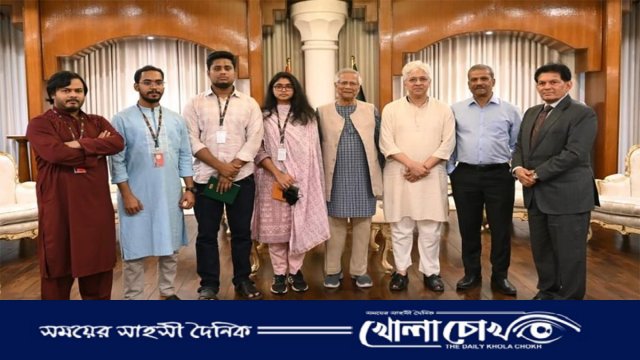 দফায় দফায় বৈঠক, ষড়যন্ত্রের গুঞ্জন নাকি সমাধানের পথে বাংলাদেশ?