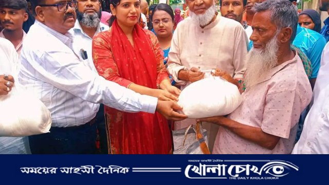 মহম্মদপুরে স্বল্পমূল্যে ওএমএসের আটা বিক্রি শুরু, কেজি ২৪ টাকা