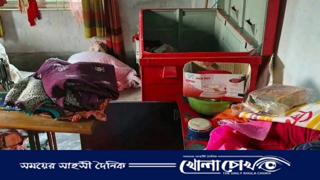 নওগাঁয় অস্ত্রের মুখে জিম্মি করে বিএনপি নেতার বাড়িতে ডাকাতি