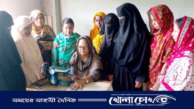 ফরিদপুরে দুঃস্থ নারীদের স্বাবলম্বী কৃরতে ব্র্যাকের পাটজাত পণ্য উদ্যোক্তা প্রশিক্ষণ