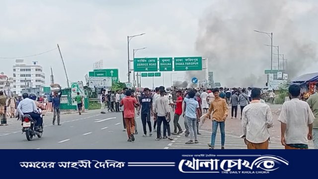 মহাসড়ক অবরোধে অচল দক্ষিণবঙ্গ, চরম দুর্ভোগে যাত্রীরা